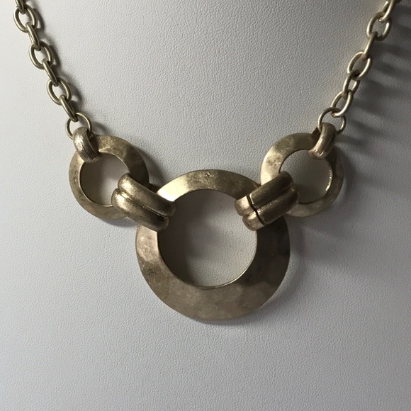 Jones New York necklace with circle pendant, gold tone - Picture 2 of 8